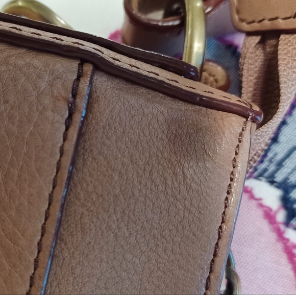 Etienne Aigner light brown/ tan leather shoulder handbag - Picture 5 of 16